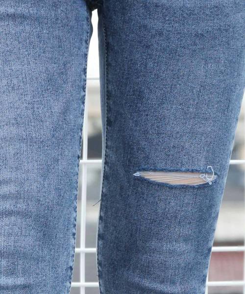 SAISON DE PAPILLON(セゾンドパピヨン)の「スリムスタイルスキニーデニム(その他パンツ・レディース・ブルー・S/M/L/XL)」の6枚目の写真