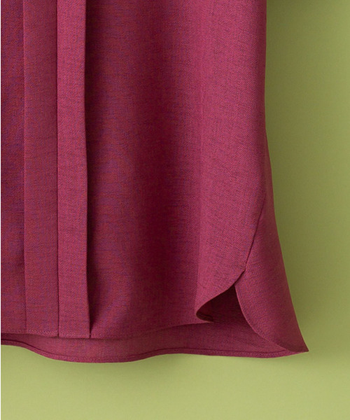 UNITED TOKYO（ユナイテッドトウキョウ）の「麻調スキッパーブラウス（シャツ/ブラウス・レディース・ブラック/アイボリー/ブラウン/ピンク/ブルー・1）」の6枚目の写真