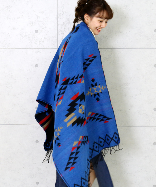 MARLENE JOBERT（マルレーヌ　ジョベル）の「リバーシブル オルテガストール（ストール/ショール・レディース・ブラック/ネイビー/ブラウン/グレー/レッド/ブルー・FREE）」の5枚目の写真