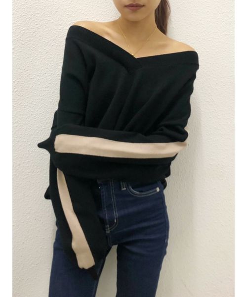 GYDA（ジェイダ）の「VネックラインニットTOPS（ニット/セーター・レディース・ブラック/ベージュ/オフホワイト・FREE）」の4枚目の写真