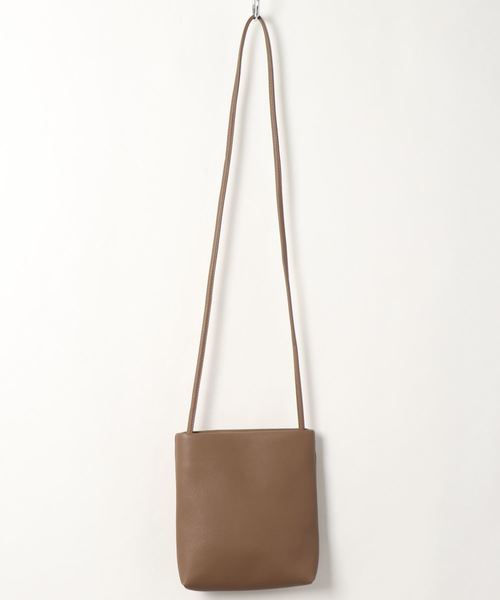 KOBE LETTUCE（コウベレタス）の「シンプルフラットショルダーバッグ（ショルダーバッグ・レディース・ブラック/シルバー/キャメル/グレイッシュベージュ・FREE）」の9枚目の写真