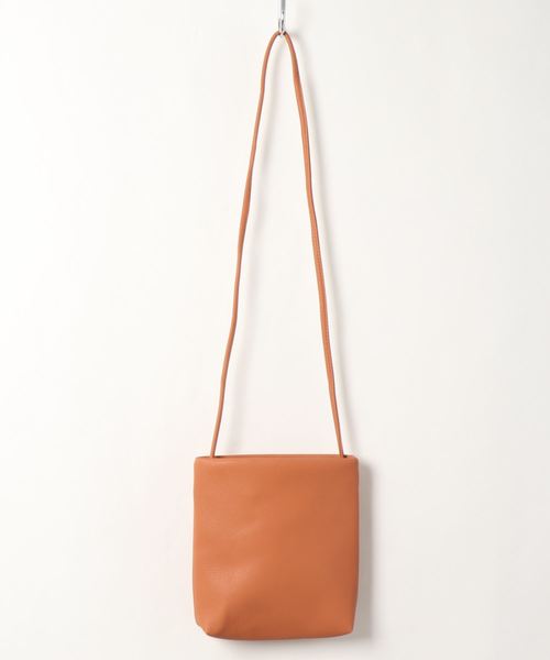 KOBE LETTUCE（コウベレタス）の「シンプルフラットショルダーバッグ（ショルダーバッグ・レディース・ブラック/シルバー/キャメル/グレイッシュベージュ・FREE）」の12枚目の写真