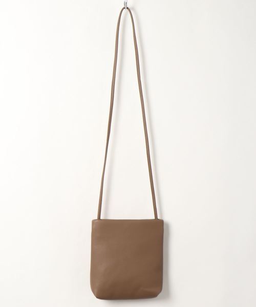 KOBE LETTUCE（コウベレタス）の「シンプルフラットショルダーバッグ（ショルダーバッグ・レディース・ブラック/シルバー/キャメル/グレイッシュベージュ・FREE）」の13枚目の写真