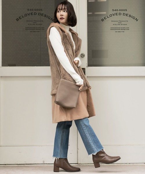 KOBE LETTUCE（コウベレタス）の「シンプルフラットショルダーバッグ（ショルダーバッグ・レディース・ブラック/シルバー/キャメル/グレイッシュベージュ・FREE）」の19枚目の写真