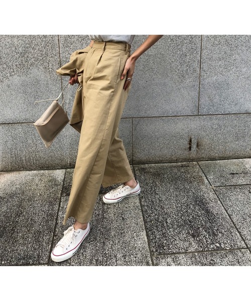ulu（ウル）の「Linenstyle twill pegtop pants（その他パンツ・レディース・ベージュ/カーキ・FREE）」の4枚目の写真