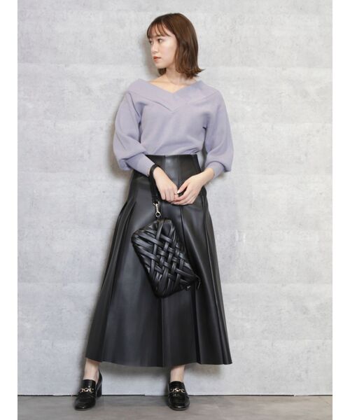 dazzlin（ダズリン）の「レザーライクセミフレアスカート（スカート・レディース・ブラック/ベージュ・MEDIUM/SMALL）」の17枚目の写真