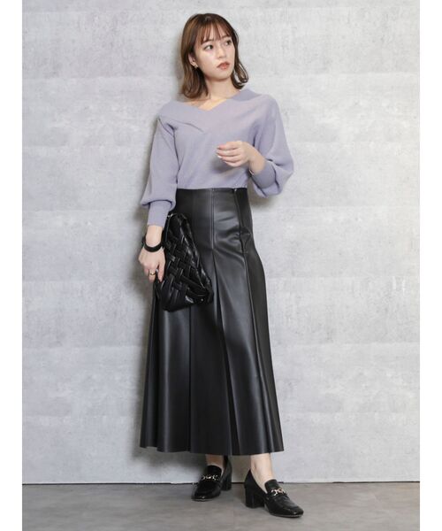 dazzlin（ダズリン）の「レザーライクセミフレアスカート（スカート・レディース・ブラック/ベージュ・MEDIUM/SMALL）」の18枚目の写真