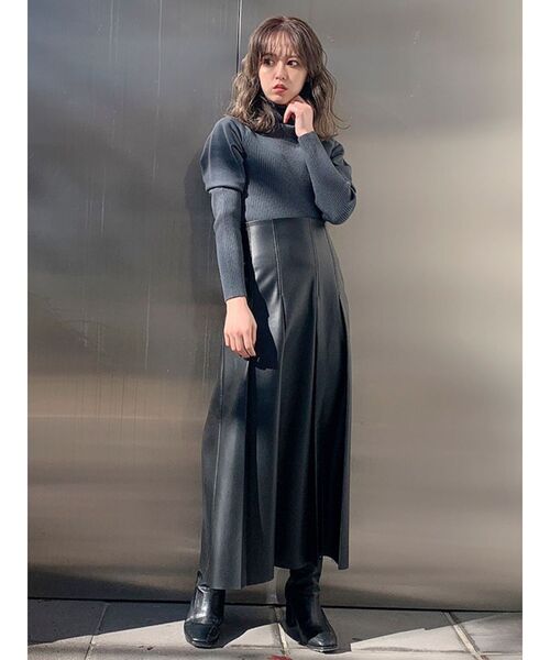 dazzlin（ダズリン）の「レザーライクセミフレアスカート（スカート・レディース・ブラック/ベージュ・MEDIUM/SMALL）」の19枚目の写真