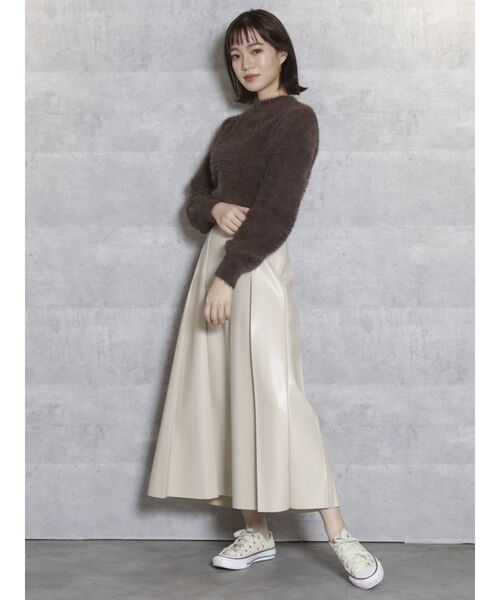 dazzlin（ダズリン）の「レザーライクセミフレアスカート（スカート・レディース・ブラック/ベージュ・MEDIUM/SMALL）」の6枚目の写真