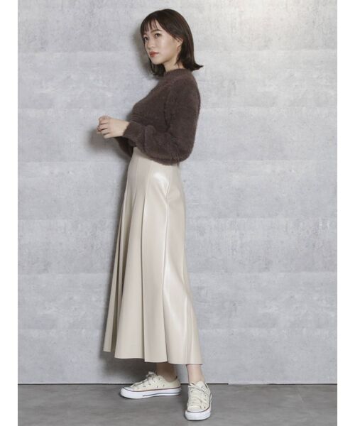 dazzlin（ダズリン）の「レザーライクセミフレアスカート（スカート・レディース・ブラック/ベージュ・MEDIUM/SMALL）」の7枚目の写真