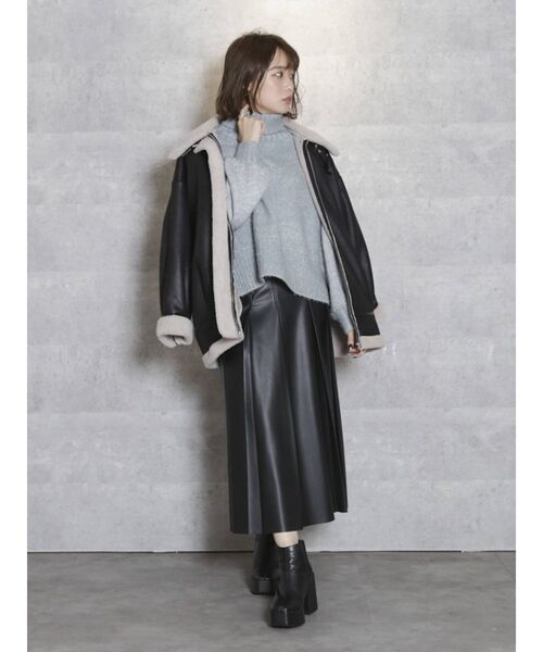 dazzlin（ダズリン）の「レザーライクセミフレアスカート（スカート・レディース・ブラック/ベージュ・MEDIUM/SMALL）」の8枚目の写真