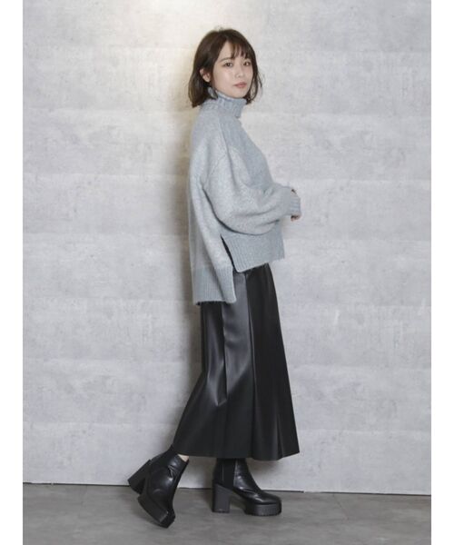 dazzlin（ダズリン）の「レザーライクセミフレアスカート（スカート・レディース・ブラック/ベージュ・MEDIUM/SMALL）」の9枚目の写真