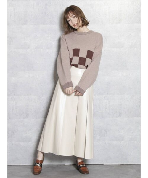 dazzlin（ダズリン）の「レザーライクセミフレアスカート（スカート・レディース・ブラック/ベージュ・MEDIUM/SMALL）」の10枚目の写真