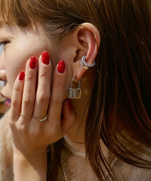 e.m.（イーエム）の「SILVER925 KEYパドロックピアス/レディース