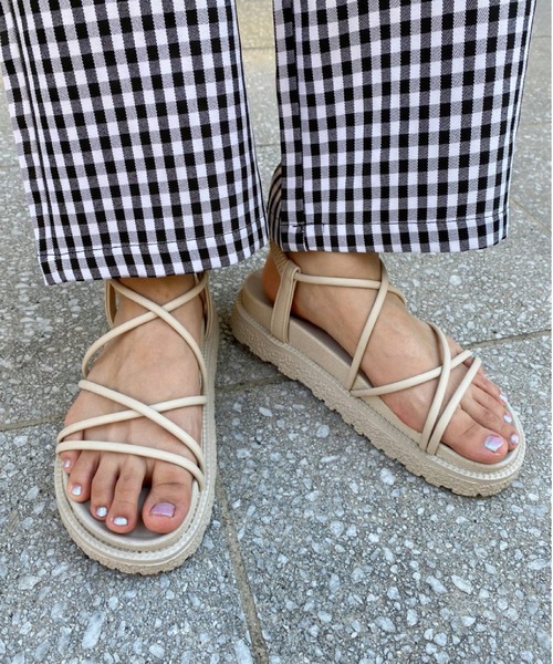 SPINNS（スピンズ）の「細紐スポーツサンダル（サンダル・レディース・ブラック/ベージュ・M/L/S）」の2枚目の写真