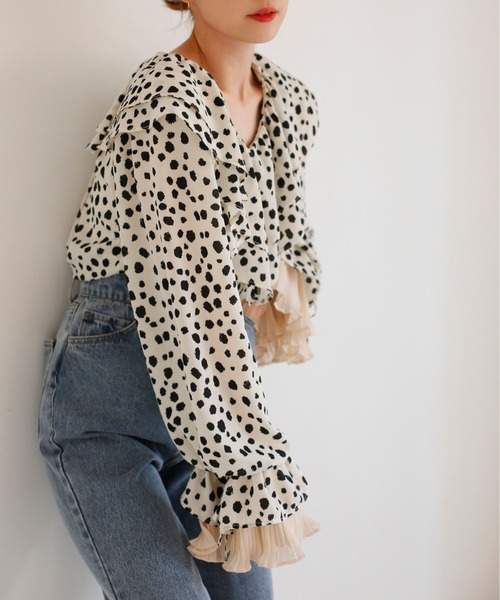 one after another NICE CLAUP（ワンアフターアナザーナイスクラップ）の「ラッフルフリル羽織りブラウス（シャツ/ブラウス・レディース・アイボリー/ブラック系その他/ミント/アニマル・FREE）」の4枚目の写真