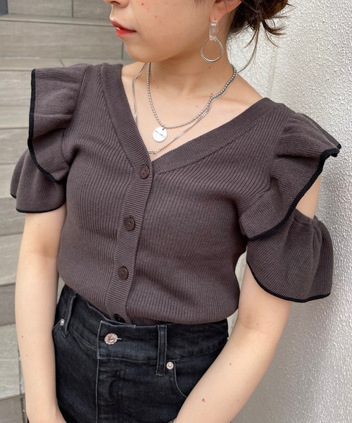 Chico（チコ）の「オープンショルダー配色リブニット（ニット/セーター・レディース・パープル/アイボリー/ピンク/ブラック/ブラウン・FREE）」の3枚目の写真