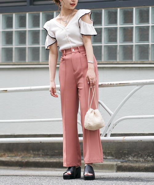 Chico（チコ）の「オープンショルダー配色リブニット（ニット/セーター・レディース・パープル/アイボリー/ピンク/ブラック/ブラウン・FREE）」の6枚目の写真