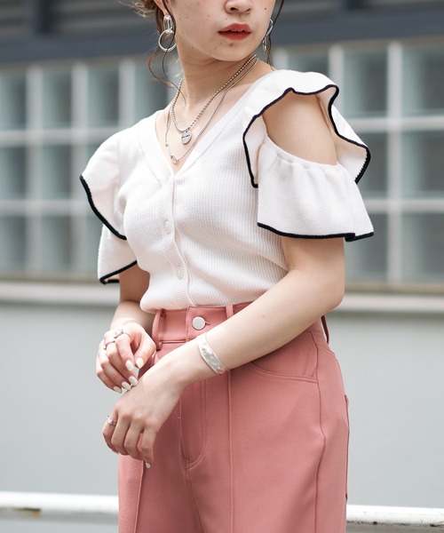 Chico（チコ）の「オープンショルダー配色リブニット（ニット/セーター・レディース・パープル/アイボリー/ピンク/ブラック/ブラウン・FREE）」の9枚目の写真