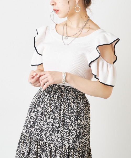 Chico（チコ）の「オープンショルダー配色リブニット（ニット/セーター・レディース・パープル/アイボリー/ピンク/ブラック/ブラウン・FREE）」の15枚目の写真