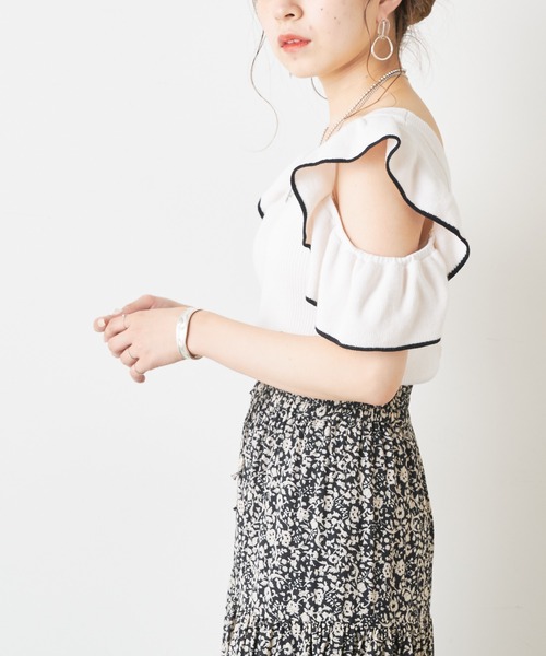 Chico（チコ）の「オープンショルダー配色リブニット（ニット/セーター・レディース・パープル/アイボリー/ピンク/ブラック/ブラウン・FREE）」の16枚目の写真