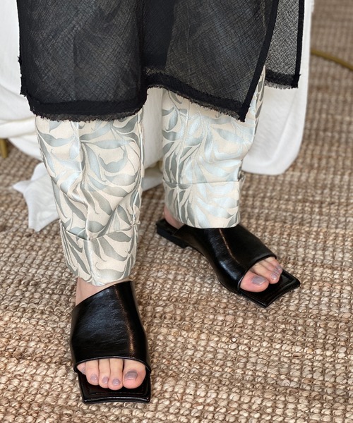 chuclla(チュクラ)の「Diagonal-cut square low sandal chs144(サンダル・レディース・ブラック/ホワイト/グレイッシュブルー・40/37/39/36/38)」の8枚目の写真