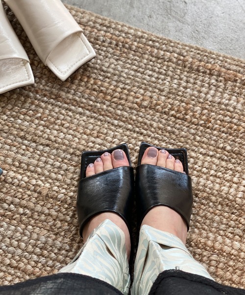 chuclla(チュクラ)の「Diagonal-cut square low sandal chs144(サンダル・レディース・ブラック/ホワイト/グレイッシュブルー・40/37/39/36/38)」の10枚目の写真
