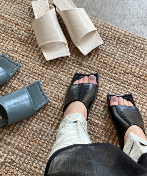 chuclla(チュクラ)の「Diagonal-cut square low sandal chs144(サンダル・レディース・ブラック/ホワイト/グレイッシュブルー・40/37/39/36/38)」の13枚目の写真