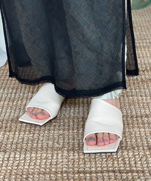 chuclla(チュクラ)の「Diagonal-cut square low sandal chs144(サンダル・レディース・ブラック/ホワイト/グレイッシュブルー・40/37/39/36/38)」の14枚目の写真