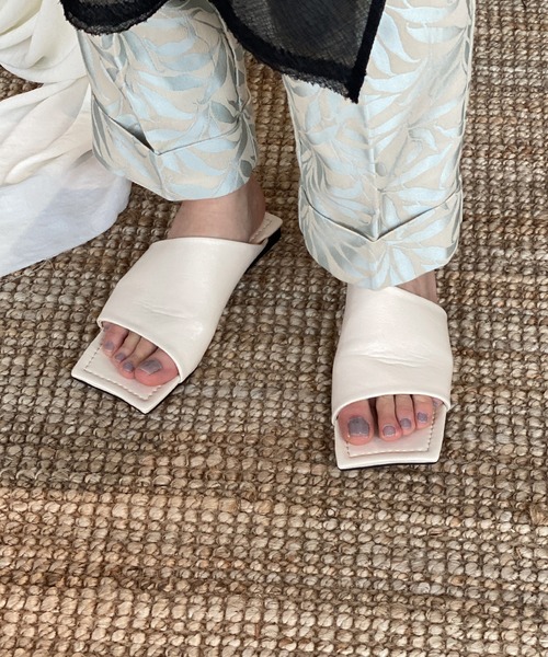 chuclla(チュクラ)の「Diagonal-cut square low sandal chs144(サンダル・レディース・ブラック/ホワイト/グレイッシュブルー・40/37/39/36/38)」の20枚目の写真