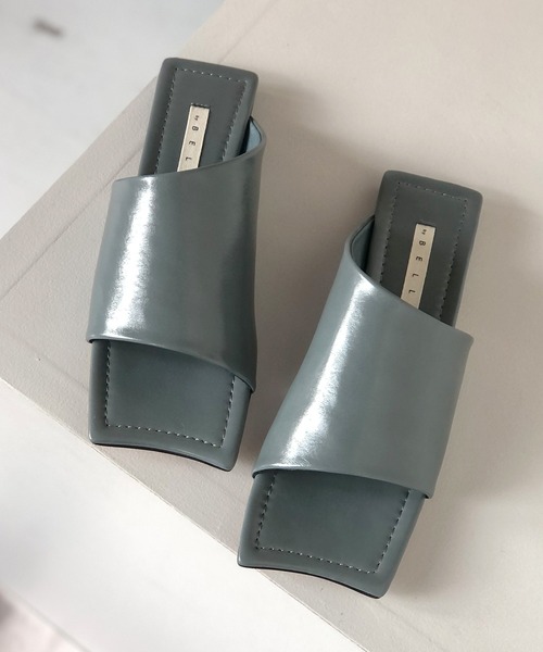 chuclla(チュクラ)の「Diagonal-cut square low sandal chs144(サンダル・レディース・ブラック/ホワイト/グレイッシュブルー・40/37/39/36/38)」の4枚目の写真