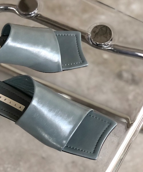 chuclla(チュクラ)の「Diagonal-cut square low sandal chs144(サンダル・レディース・ブラック/ホワイト/グレイッシュブルー・40/37/39/36/38)」の6枚目の写真