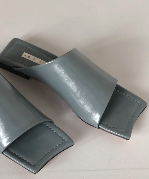 chuclla(チュクラ)の「Diagonal-cut square low sandal chs144(サンダル・レディース・ブラック/ホワイト/グレイッシュブルー・40/37/39/36/38)」の7枚目の写真