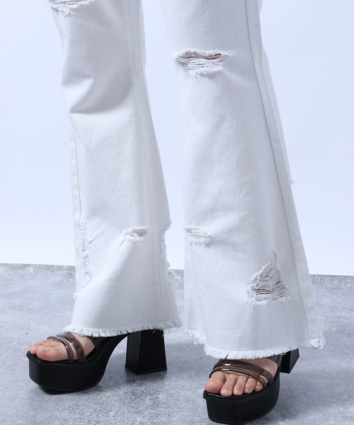 HARE（ハレ）の「クラッシュフレアデニムパンツ(HARE)（デニムパンツ・レディース・ホワイト/ブラック・S/M）」の5枚目の写真