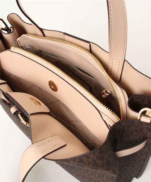 MICHAEL KORS（マイケルコース）の「EMILIA サッチェル ラージ（ハンドバッグ・レディース・ベージュ系・FREE）」の3枚目の写真