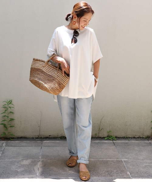 andme(アンドミー)の「コットン天竺オーバーサイズTシャツ トップス(Tシャツ/カットソー・レディース・チャコールグレー/オフホワイト/オリーブ・M)」の6枚目の写真