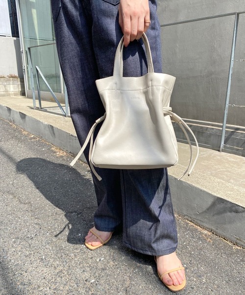 Omekashi（オメカシ）の「ROROL レザーミニ巾着トート（トートバッグ・レディース・オフホワイト/ブラック/シルバー・FREE）」の12枚目の写真