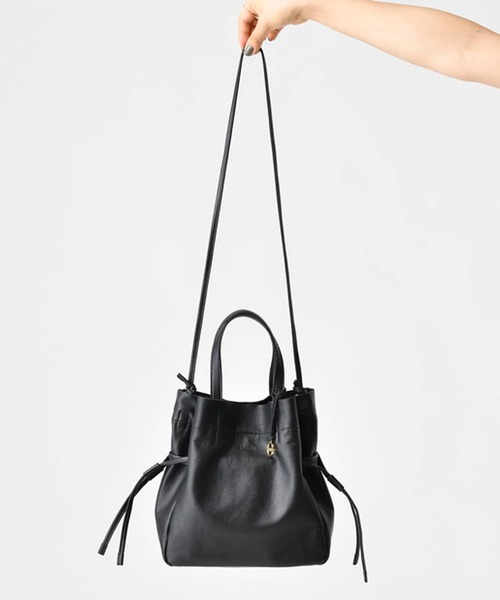 Omekashi（オメカシ）の「ROROL レザーミニ巾着トート（トートバッグ・レディース・オフホワイト/ブラック/シルバー・FREE）」の6枚目の写真