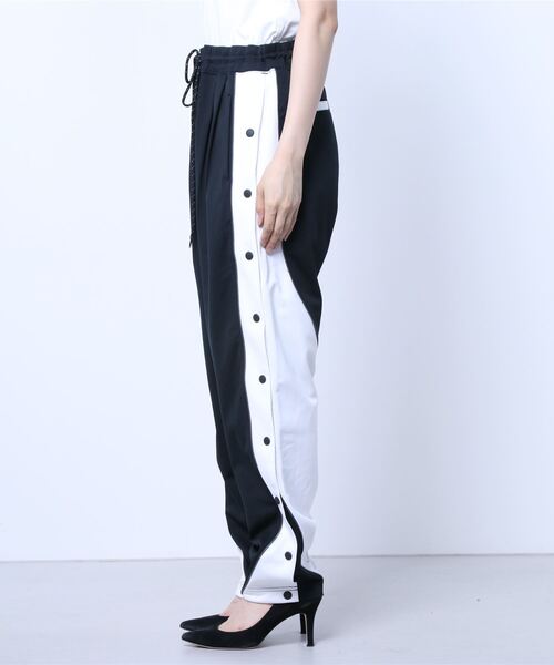 ellesse（エレッセ）の「ellesse:サイドオープンパンツ（その他パンツ・レディース・ブラック/ネイビー・ONE SIZE）」の3枚目の写真