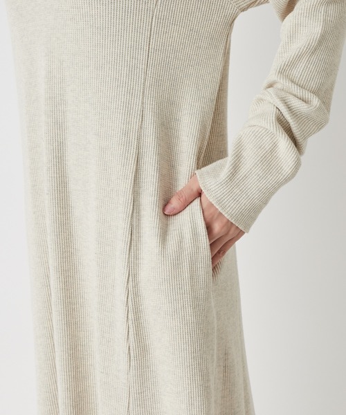un dix cors（アンディコール）の「女性らしいしなやかなシルエット　ワッフルフレアロングワンピース（ワンピース・レディース・アイボリー/ブラック/チャコールグレー・FREE）」の20枚目の写真