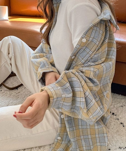 muahmuah(ムーアムーア)の「A'GEM/9 × .kom『muah muah/ムーアムーア』MUAH OVERFIT CHECK SHIRT/オーバーサイズチェックシャツ(シャツ/ブラウス・レディース・ベージュ/ネイビー/マスタード・FREE)」の15枚目の写真