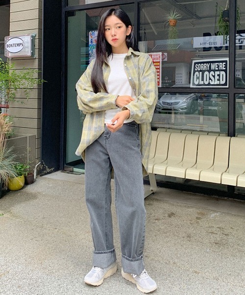 muahmuah(ムーアムーア)の「A'GEM/9 × .kom『muah muah/ムーアムーア』MUAH OVERFIT CHECK SHIRT/オーバーサイズチェックシャツ(シャツ/ブラウス・レディース・ベージュ/ネイビー/マスタード・FREE)」の12枚目の写真