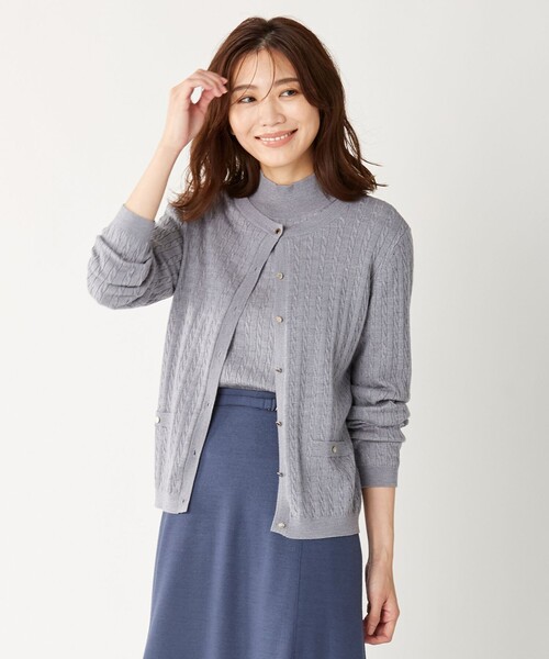 J.PRESS(ジェイプレス)の「【洗える】KNIT BASIC ミディ丈 カーディガン(カーディガン/ボレロ・レディース・ダルブルー系/ワイン系/ブラウン系/ライトグレー系/ネイビー系・LARGE/MEDIUM)」の2枚目の写真