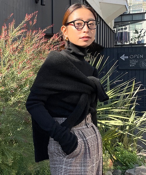 CREDONA（クレドナ）の「リブタートルネックニット（ニット/セーター・レディース・ブラウン/ブラック/グリーン/マスタード・FREE）」の2枚目の写真