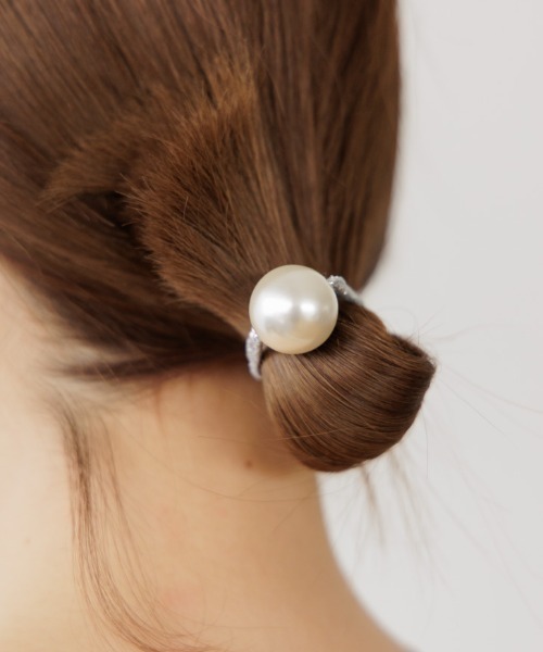 flower(フラワー)の「パールポイントヘアゴム(ヘアゴム・レディース・アイボリー/シルバー・FREE)」の2枚目の写真