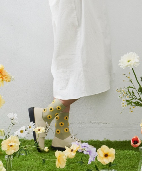 MERLOT（メルロー）の「フラワーソックス（ソックス/靴下・レディース・チャコールグレー/カーキ/アイボリー・FREE）」の3枚目の写真