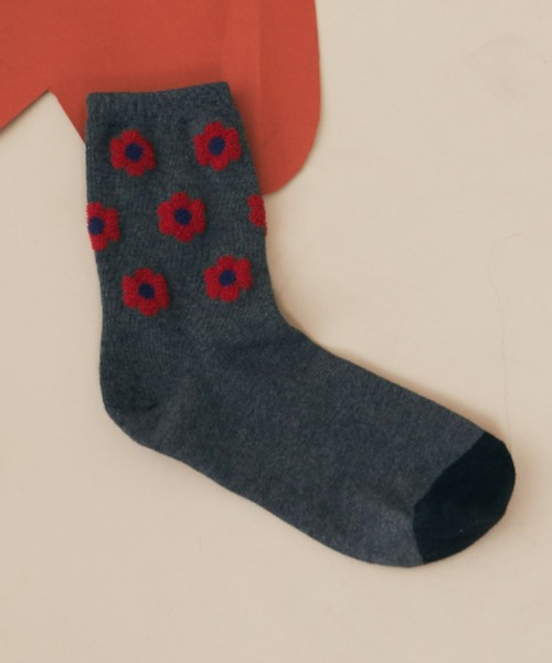 MERLOT（メルロー）の「フラワーソックス（ソックス/靴下・レディース・チャコールグレー/カーキ/アイボリー・FREE）」の2枚目の写真