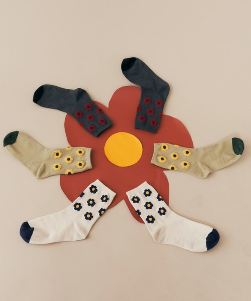 MERLOT（メルロー）の「フラワーソックス（ソックス/靴下・レディース・チャコールグレー/カーキ/アイボリー・FREE）」の4枚目の写真