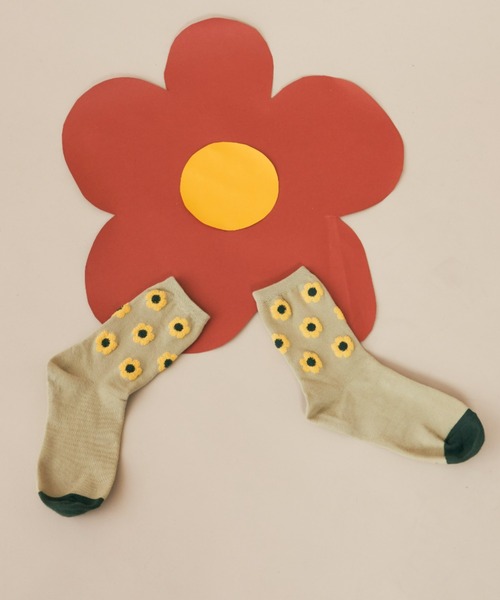 MERLOT（メルロー）の「フラワーソックス（ソックス/靴下・レディース・チャコールグレー/カーキ/アイボリー・FREE）」の6枚目の写真