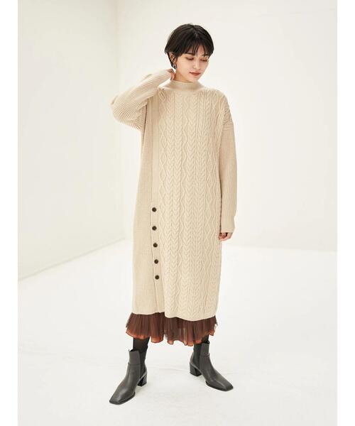 YECCA VECCA（イェッカヴェッカ）の「ボタン×ケーブル編みニットワンピース＊（ワンピース・レディース・ライトベージュ/ブラウン/ブルー系その他7・FREE）」の4枚目の写真